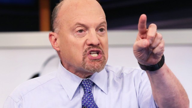 Cramer's week ahead: Labor report, plus Gitlab and Crowdstrike earnings
