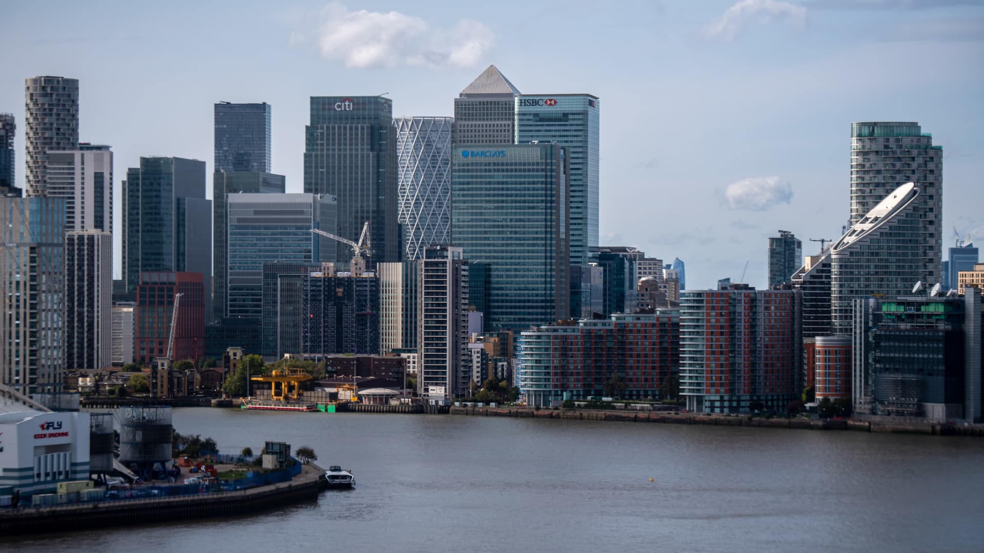 Credit concerns reach European markets as bank stocks slide 2.8%