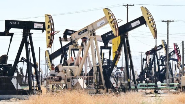 Crude Oil Elliott Wave Analysis: Nearing Bearish Reversal?