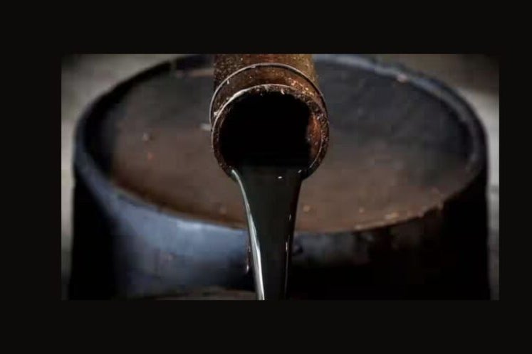 Crude Oil Falls Over 4%; US Trade Deficit Narrows In August
