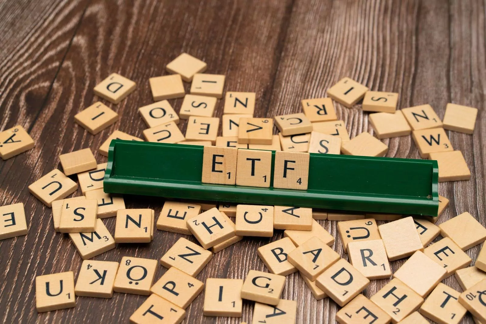 Crypto ETF Flows Signal Selective Institutional Positioning as Hyperliquid Leads