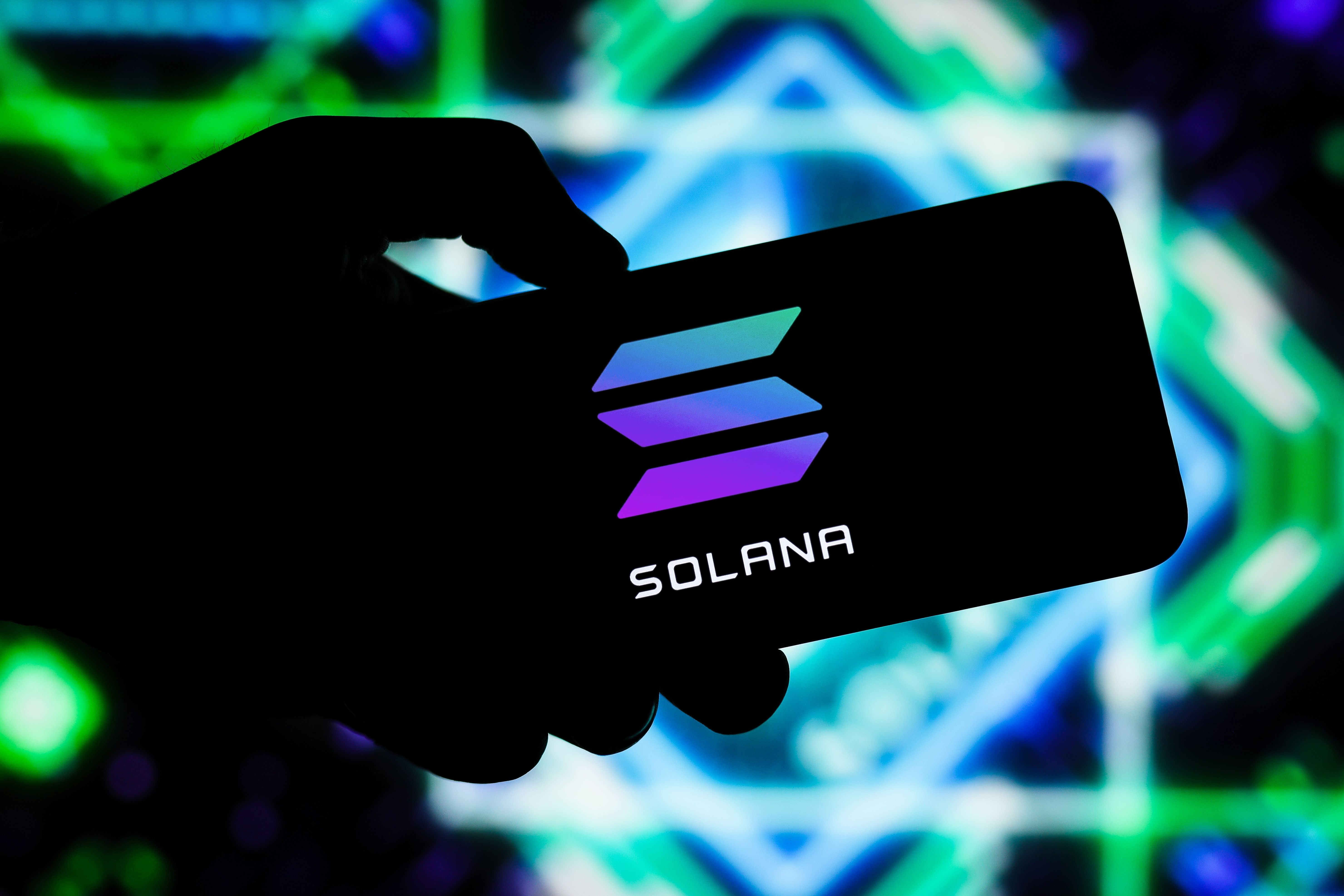 Crypto Fund Inflows Hit $1.4B as Solana Eyes $300 Upside