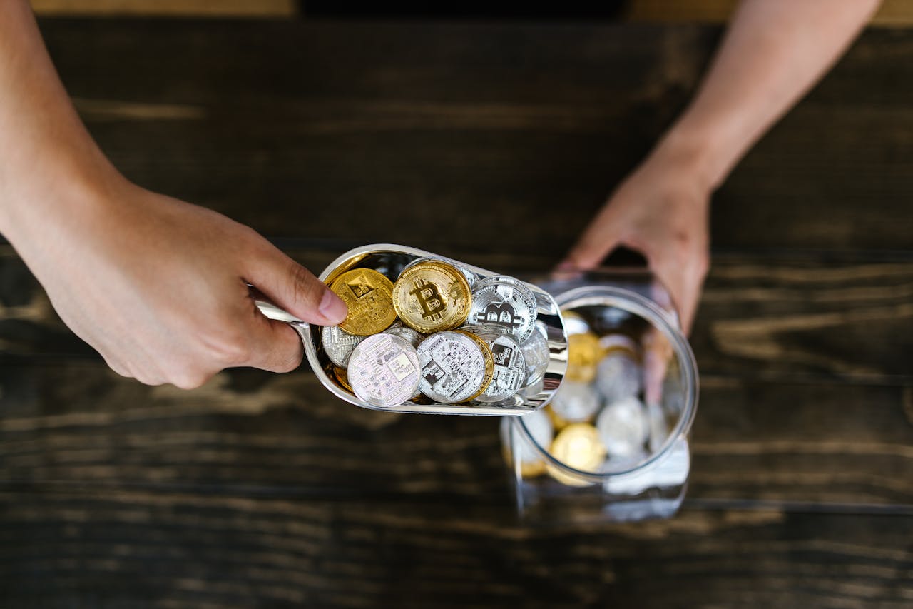 Crypto Market Drops After Fed Signals Higher Rates; Hyperliquid Faces Ecosystem Growth Concerns