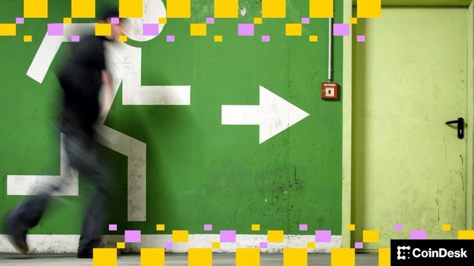 Crypto markets bleed as bitcoin hovers above liquidation zone