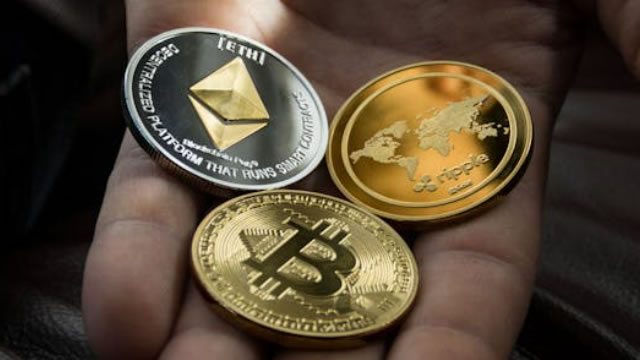 Foto von Cryptocurrencies: Bitcoin Hovers Around $96K