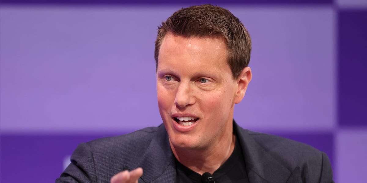 David Ellison told Warner Bros. shareholders it's 'not too late' to switch teams from Netflix to Paramount