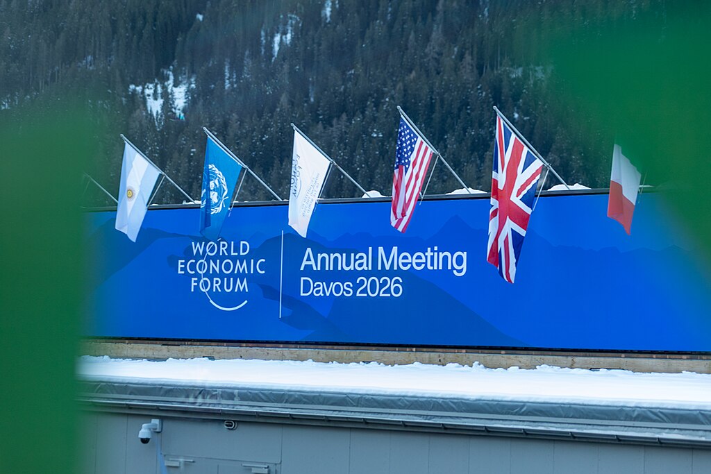 Davos Crypto Debate Ignites Clash Over Stablecoins, Bitcoin, and Regulation