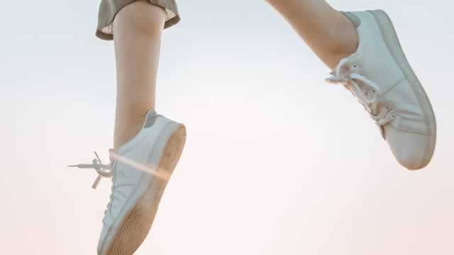 Deckers (DECK) Surpasses Q3 Earnings and Revenue Estimates