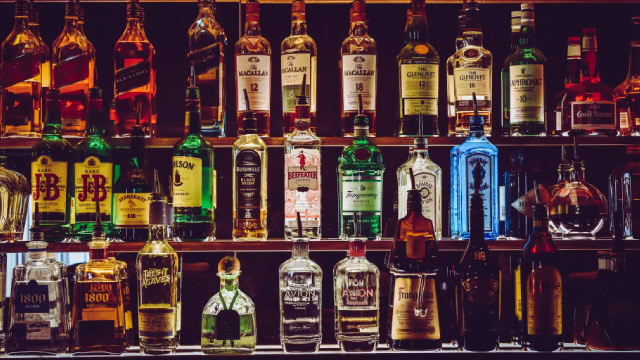 Decoding Constellation Brands Inc (STZ): A Strategic SWOT Insight