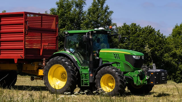 Deere earnings: Cramer says buy DE shares - just not today