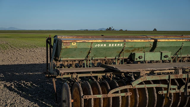 Deere Stock Soars After Construction Unit Drives Earnings Beat
