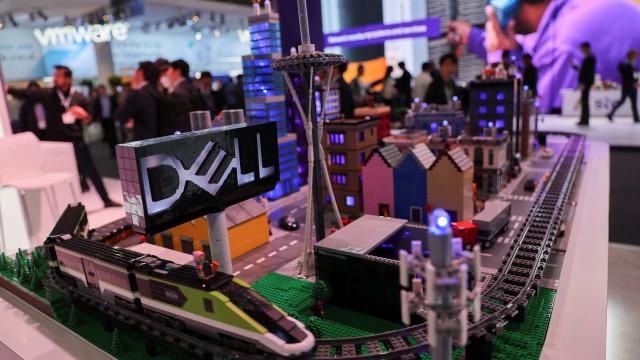 Dell shares slump as heavy AI investments expected to dent margin