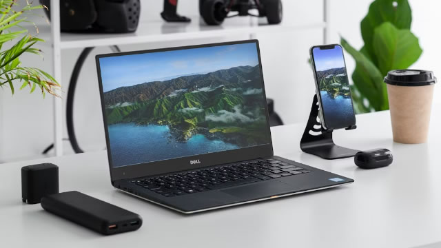 Dell Technologies (DELL) Advances While Market Declines: Some Information for Investors
