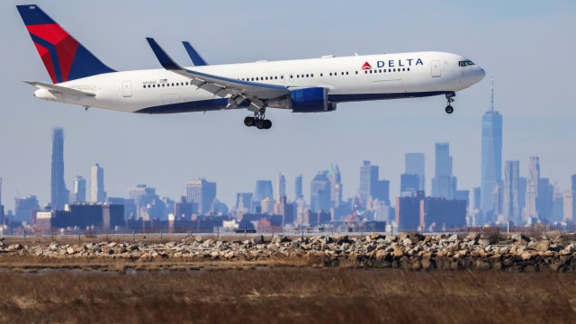 Delta to launch premium economy service on NYC-LA flights in air travel upsell race