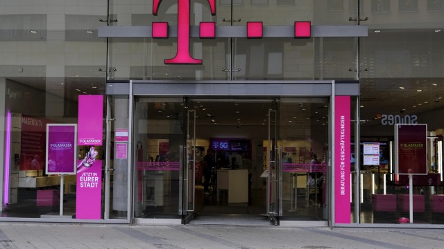 Deutsche Telekom Q1: Strong Earnings, Revenue Beating Consensus