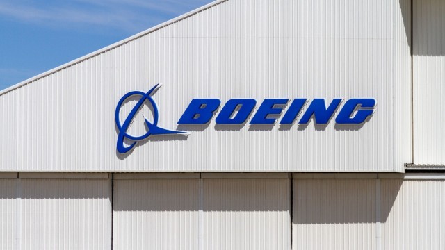 Did Buffett Scoop Up Shares of Boeing Without Us Knowing?