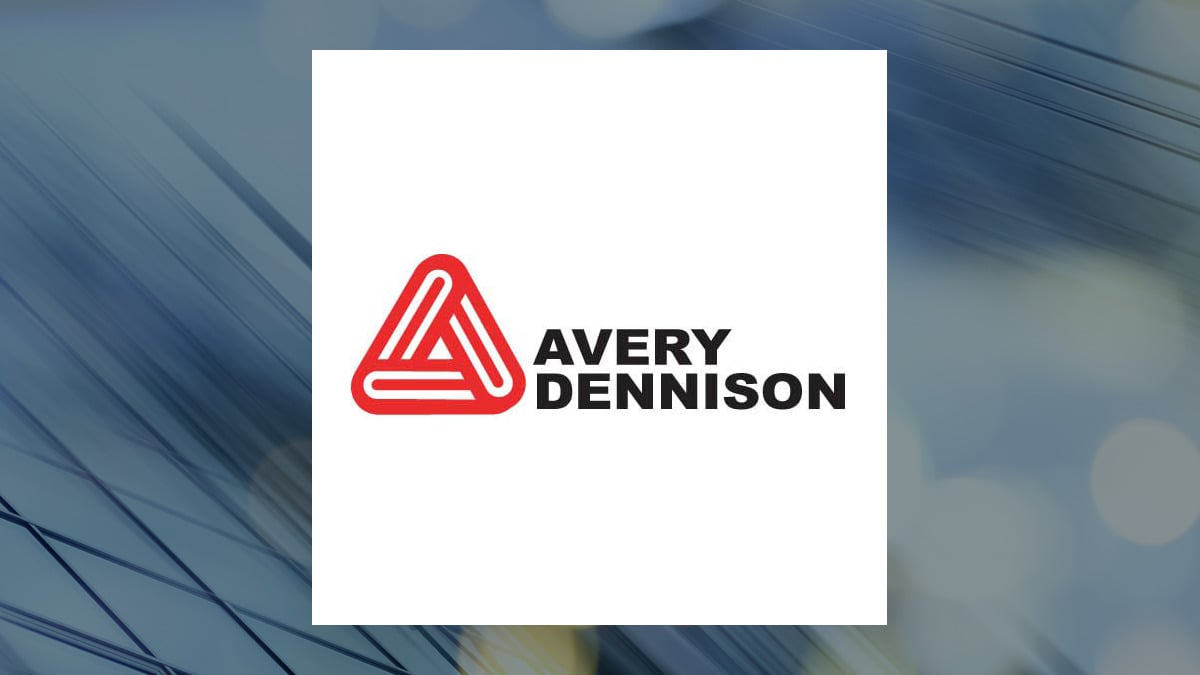 Dimensional Fund Advisors LP Sells 19,230 Shares of Avery Dennison Corporation $AVY