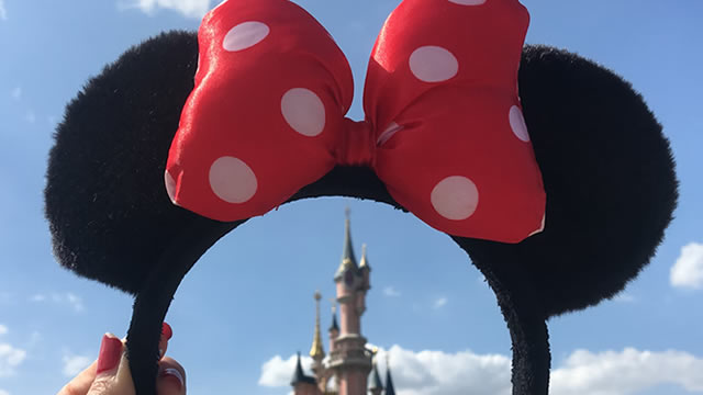 Disney Theme Parks Defy Industry Slump With Price Cuts and Promotions