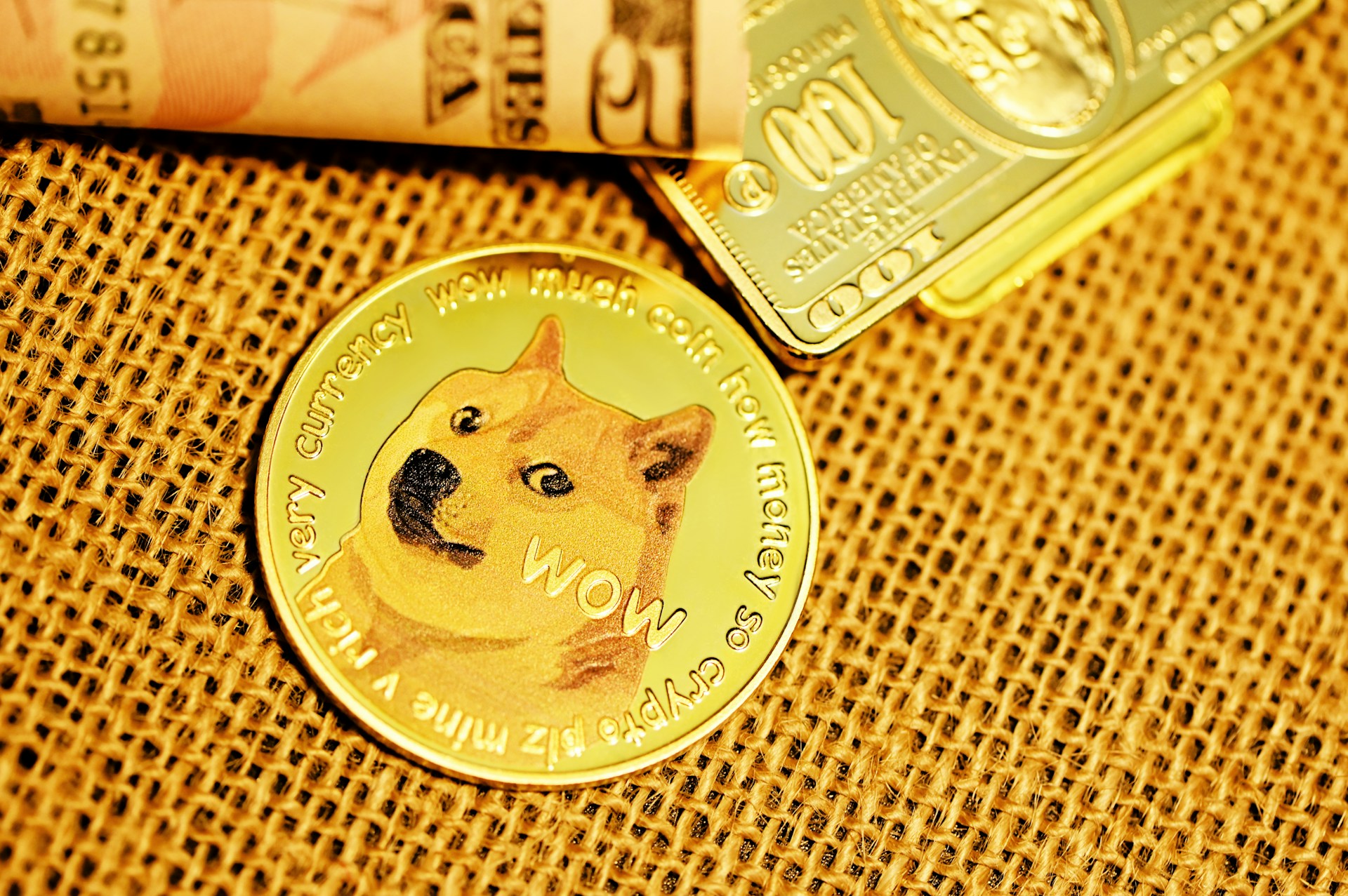 Dogecoin Leading Indicator: What Memecoin Weakness Signals for Altcoin Risk in 2026