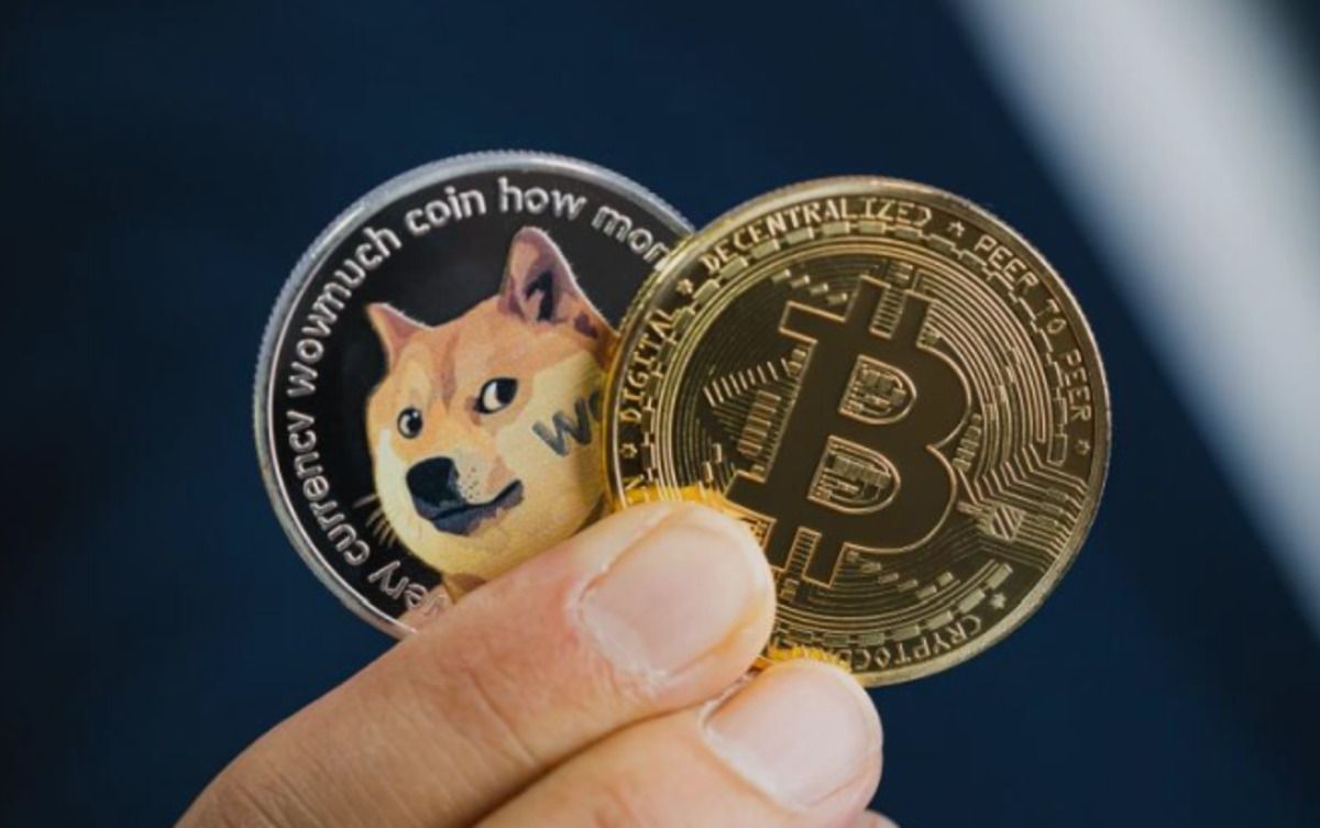 Dogecoin Price Faces 23% Drop Risk as Triangle Pattern Tightens and Buyer Momentum Collapses