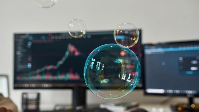 Dot-com bubble 2.0? Mega-cap tech stocks outperform small caps at rates not seen in two decades