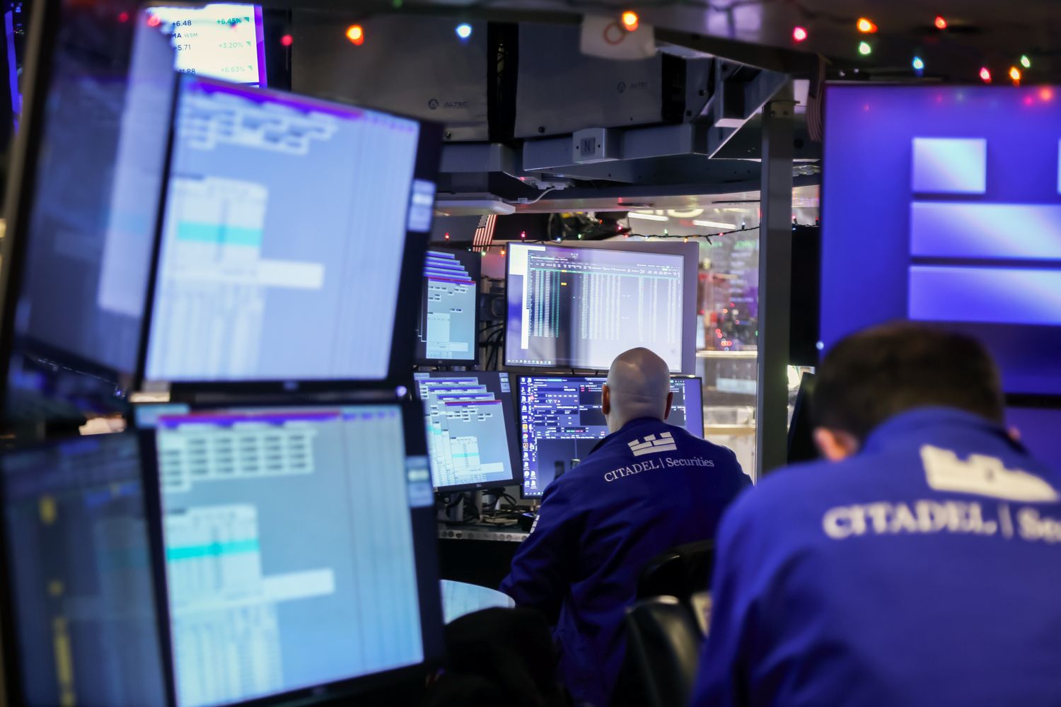 Dow Jones Today: Stock Futures Sink, Gold Sets New Record High After DOJ Opens Probe Into Fed Chair Powell