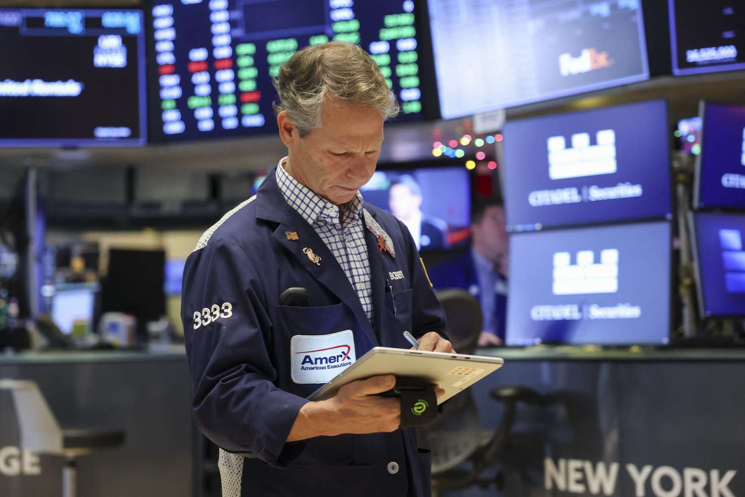 https://images.financialmodelingprep.com/news/dow-jones-today-stocks-open-mixed-as-fed-meeting-20251209.jpg