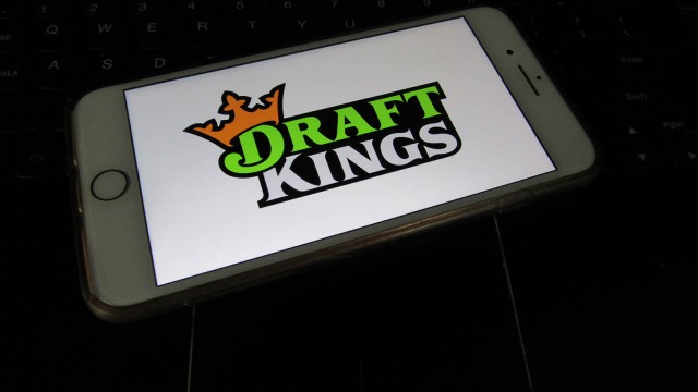 DraftKings (DKNG) Stock Falls as Illinois Senate Passes Sports Betting Tax