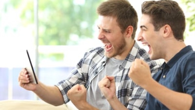 DraftKings, FanDuel Stocks Blitzed By 140%+ Illinois Tax Hike