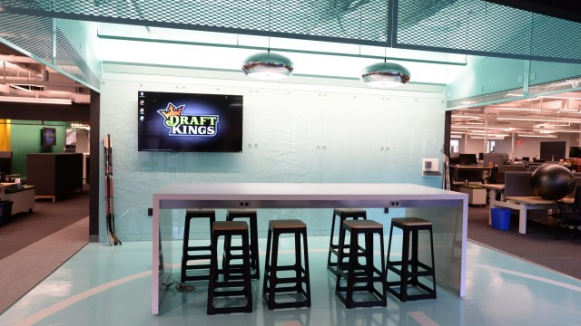 DraftKings hit by Illinois sports betting bill