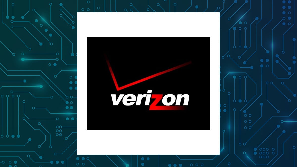 Dynamic Advisor Solutions LLC Sells 28,555 Shares of Verizon Communications Inc. $VZ