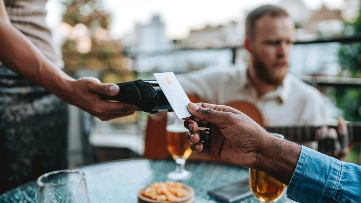 Earn 3% on Dining and a 1.5% Base Rate: The Best No-Annual-Fee Cards This Month, October 2026