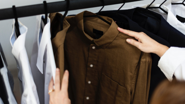 AEO Stock News Image - zacks.com