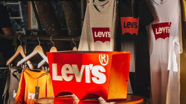 eCommerce Leads Levi's D2C Growth as Online Shoppers Splurge