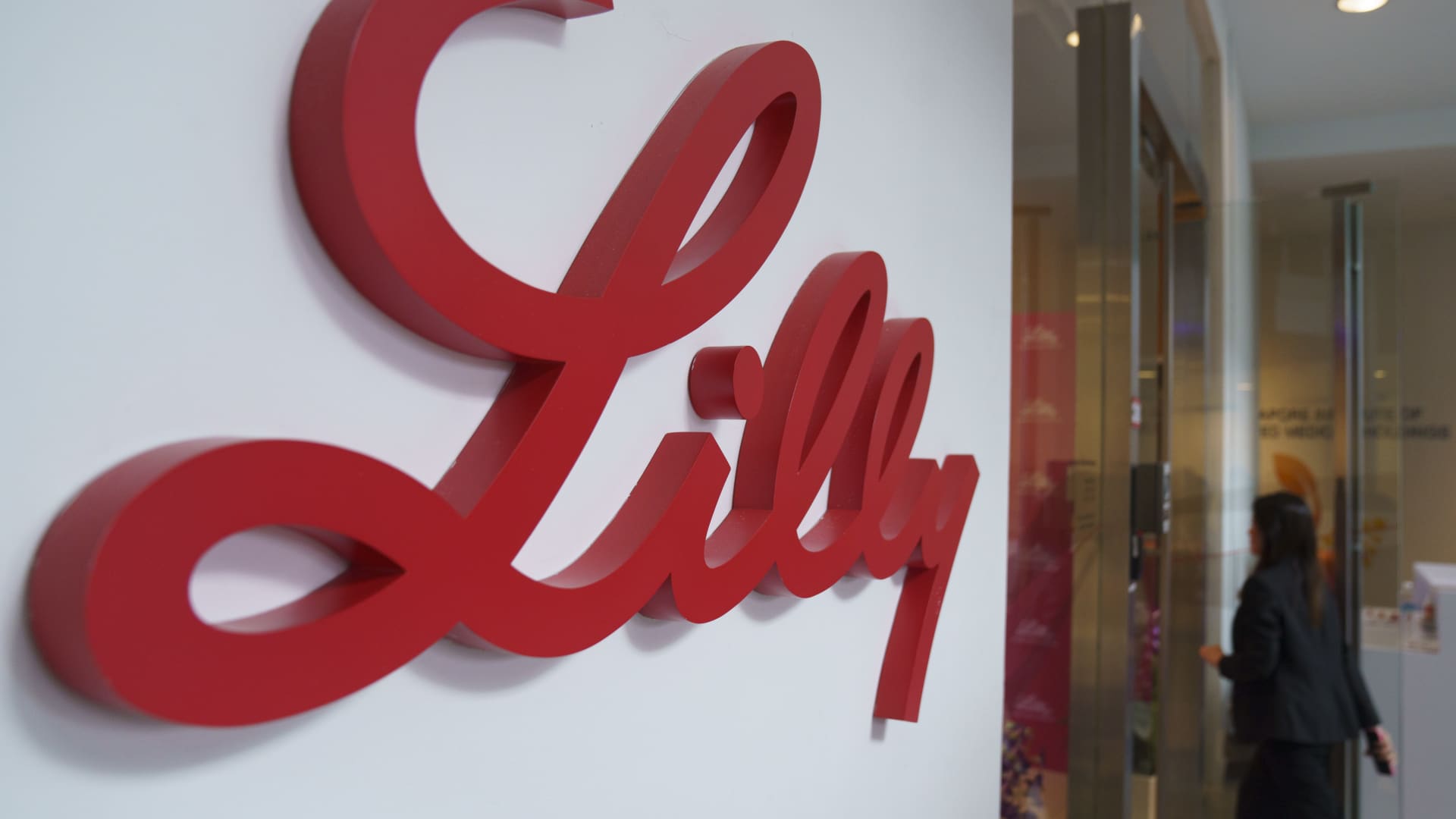 Eli Lilly, Walmart to offer first retail pickup option for discounted vials of weight loss drug Zepbound