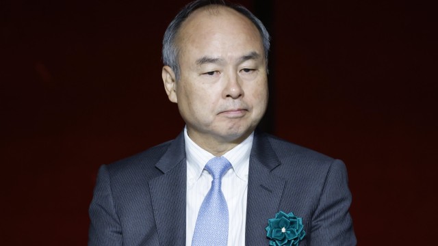 Elliott builds $2 billion position in SoftBank, pushes for buyback