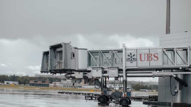 Employees group warns of major Swiss job losses if UBS relocates, newspaper says