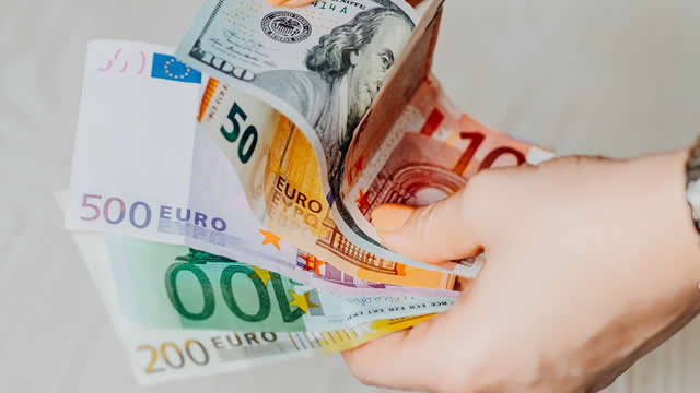 EUR/USD Declines as Markets Await US Tariff Developments