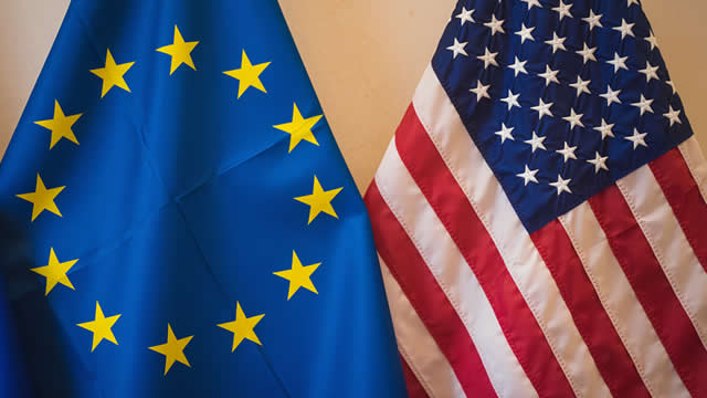 EURUSD Slumps to One-Month Low, Signals Further Weakness