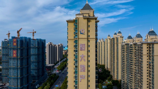 Evergrande EV Unit Says Liquidators in Talks With Potential Buyer