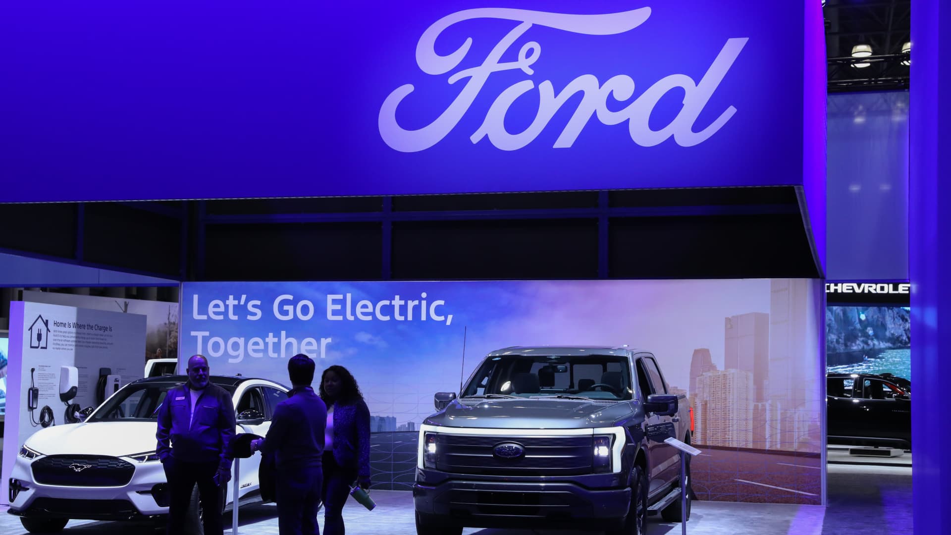 EVs, big SUVs drive Ford third-quarter U.S. sales up 8.2%