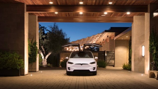 EXCLUSIVE: Benzinga Readers Who Own Tesla Shares Overwhelmingly Voted This Way On Elon Musk's Compensation Package