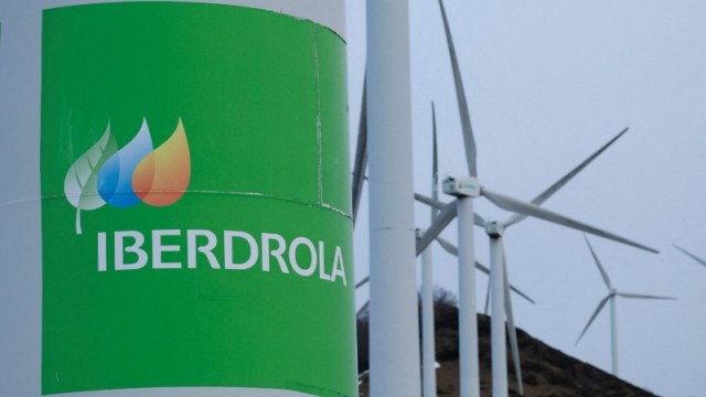 Exclusive: Iberdrola nears $2.6 billion deal to buy rest of Avangrid, sources say