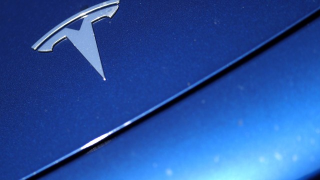 Exclusive: Tesla doing damage-control, discounts for European fleet buyers