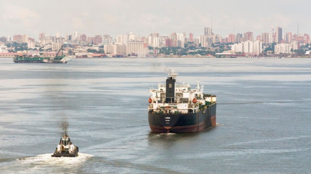 Exclusive: US to favor existing investors for Venezuela oil licenses, say sources