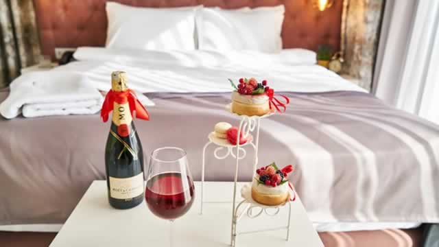 Expedia Vs. Peers: Who Claims The Booking Throne?