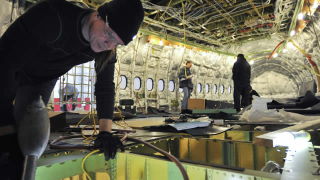 Foto von FAA to Probe Loss of Engine Cover on Southwest Airlines Boeing Jet