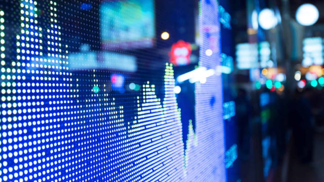 Foto von Falling oil prices weigh on energy stocks: How to play Chevron, Exxon