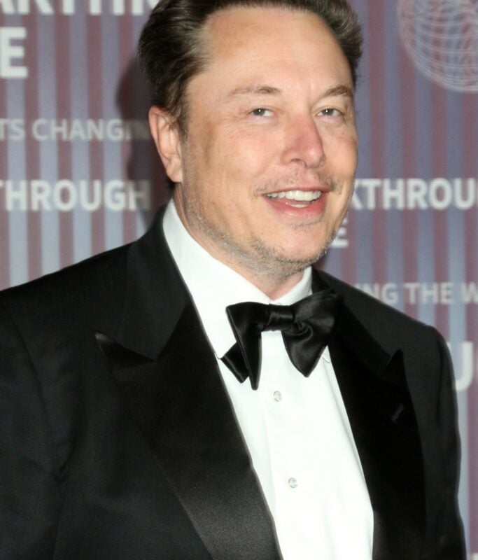 Famed Short Seller Jim Chanos Slams Elon Musk's 'No Need To Save Money' Narrative: 'No Need For Elevated Stock Prices Then, Either'