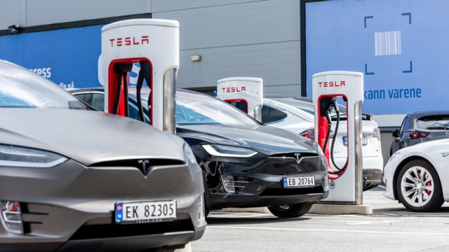 Faraday Future stock is beating Tesla: is it a good buy?